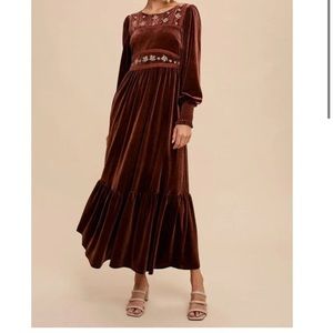 NWT In Loom Velvet Embroidered Dress Large
